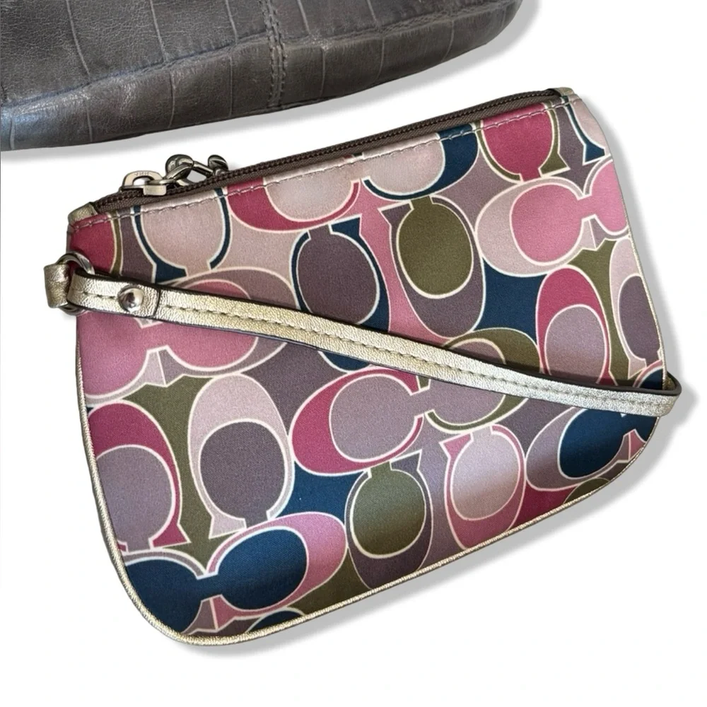 COACH Y2K Scarf Print Sateen Signature C Small Wristlet Wallet Pink SV/MC F47799 - Picture 2 of 8
